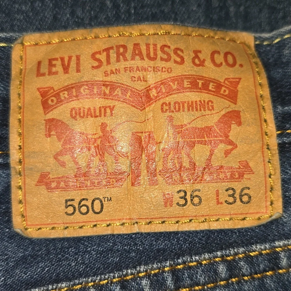 Levi's Relaxed Fit Men's 36x36 Dark Blue Jeans - Picture 3 of 5